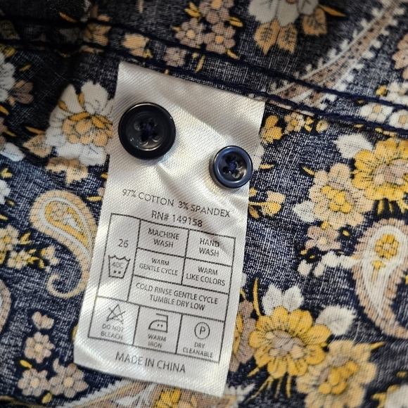 CONSEQUENCE Slim fit size small men Paisley shirt. - Picture 5 of 16